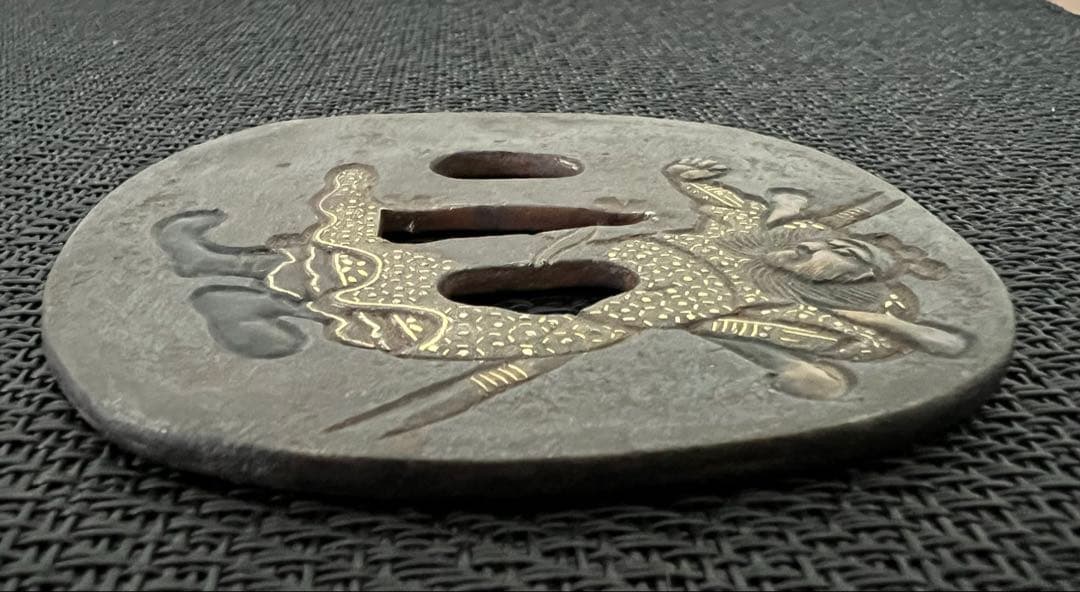 鉄地撫角形武者図鍔 金象嵌 刀装具 武具 時代物 無銘 アンティーク