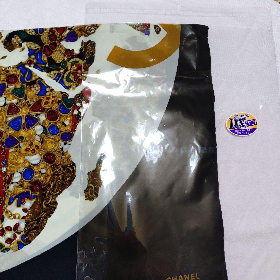 CHANEL 宝石地球儀デザイン シルクスカーフ