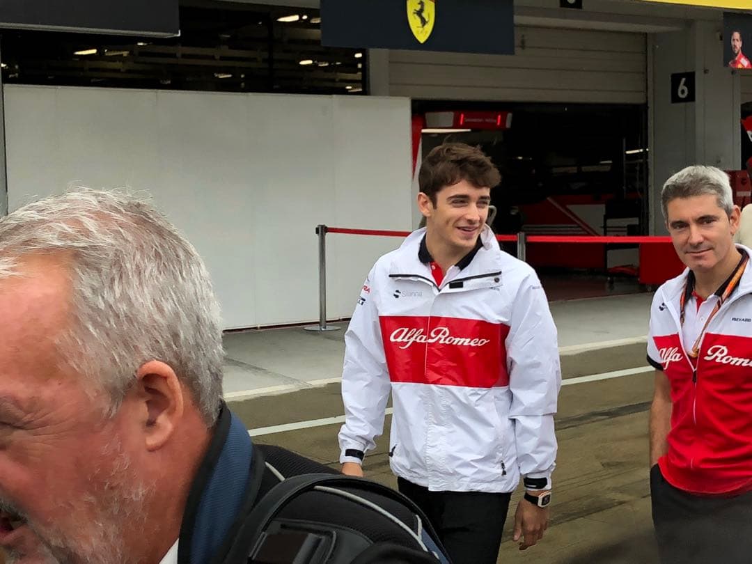 F1 Alfa Romeo Charles Leclerc サイン入り1/2