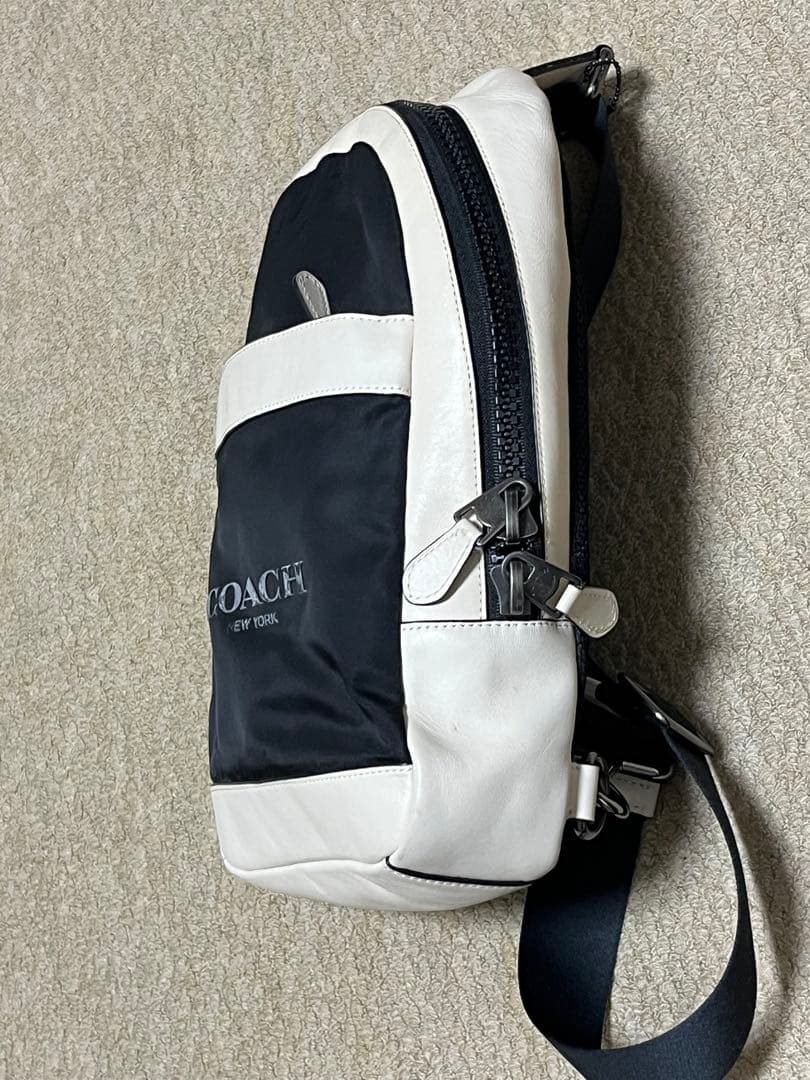 COACH ボディバッグ 黒/白