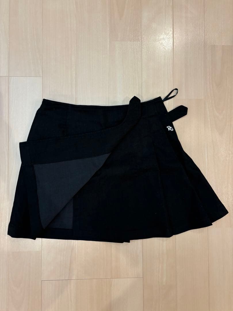 定価4万円パーリーゲイツ　ブラックデニム　ラップ調プリーツスカート