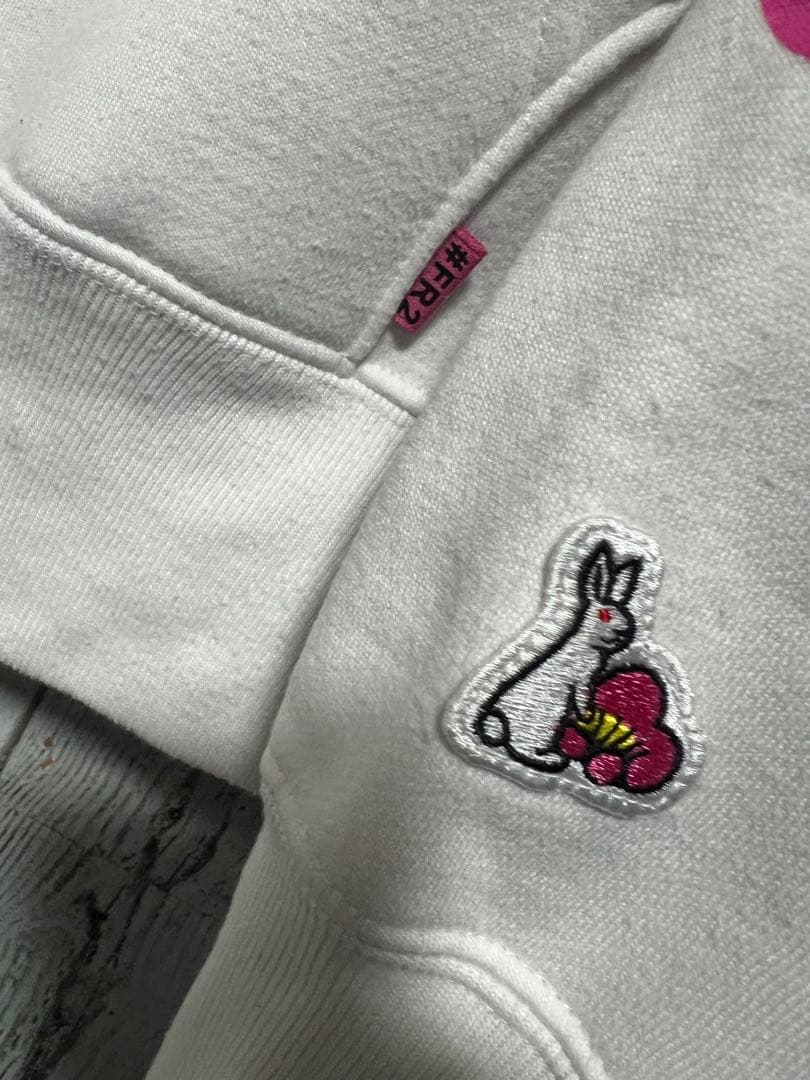 妖艶メルヘンbunny東京都産-極限定 FR2 梅 パーカー 桃 X-LARGE - メルカリ