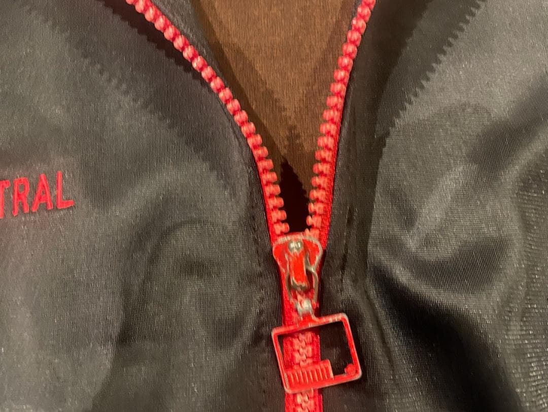 【ヴィンテージ】ロック好きへ・adidas × puma セット・赤黒ジャージ