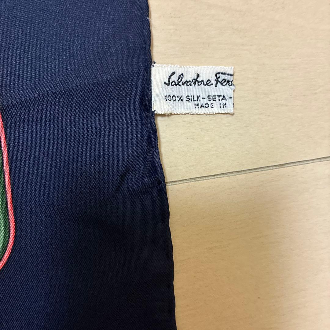Salvatore Ferragamo シルク　スカーフ 総柄　虎　イタリア製
