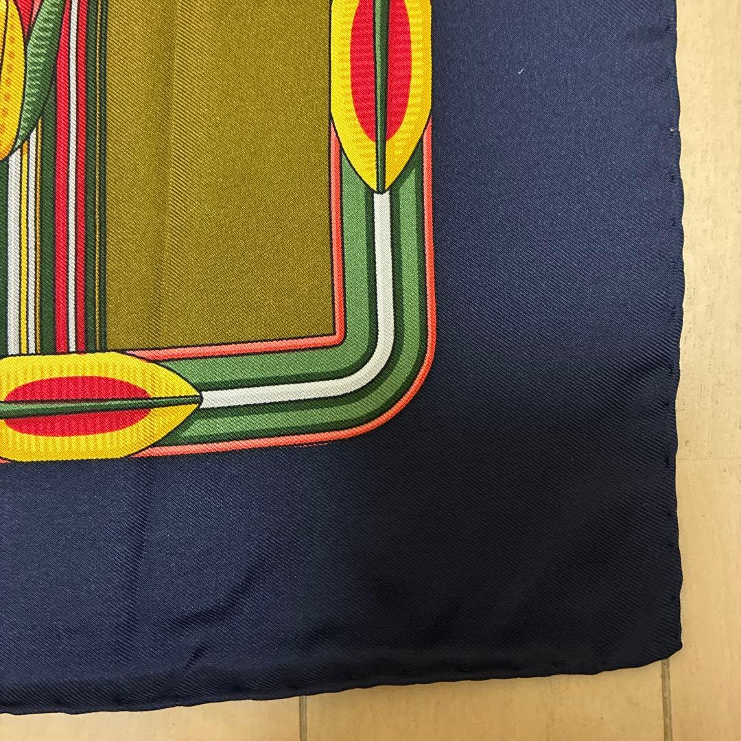 Salvatore Ferragamo シルク　スカーフ 総柄　虎　イタリア製