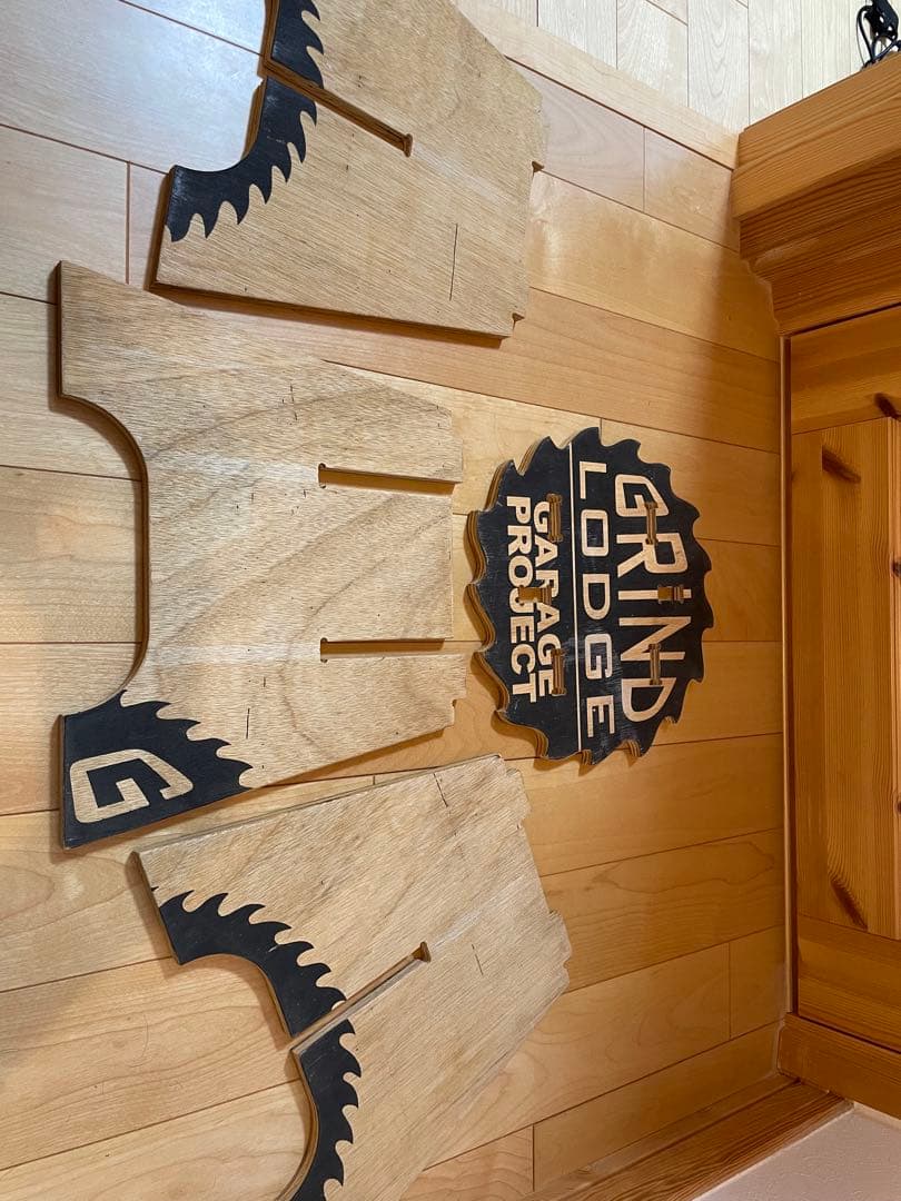 GRIND LODGE 木製テーブル 組み立て式