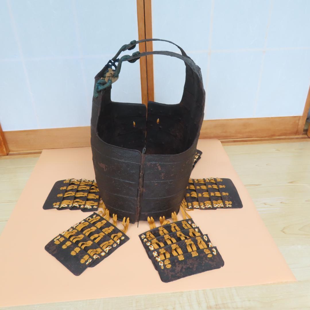 江戸時代の本物です。一枚柏紋二枚胴（鎧兜・鎧・甲冑・胴・具足・陣笠）