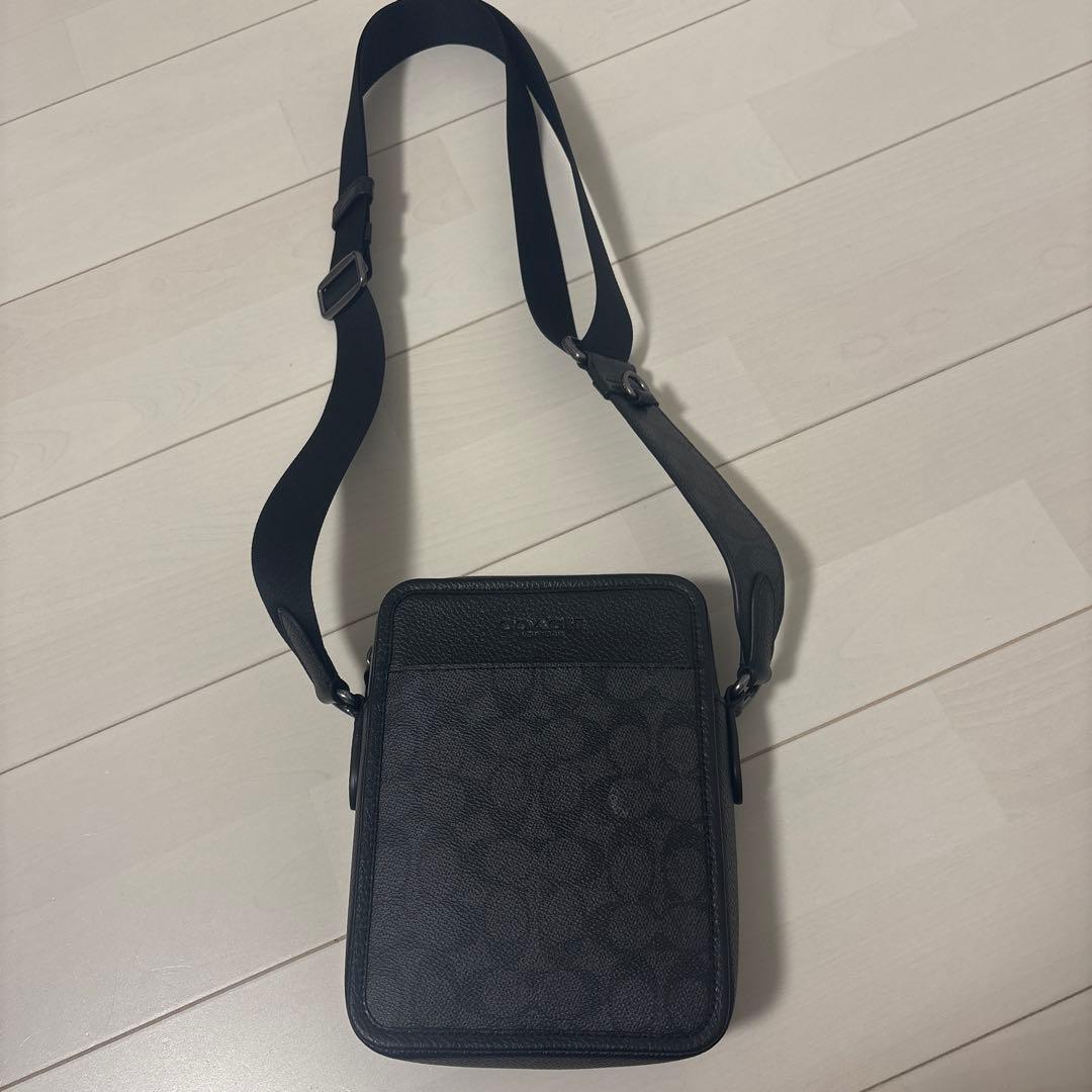 Coach ブラック ショルダーバッグ