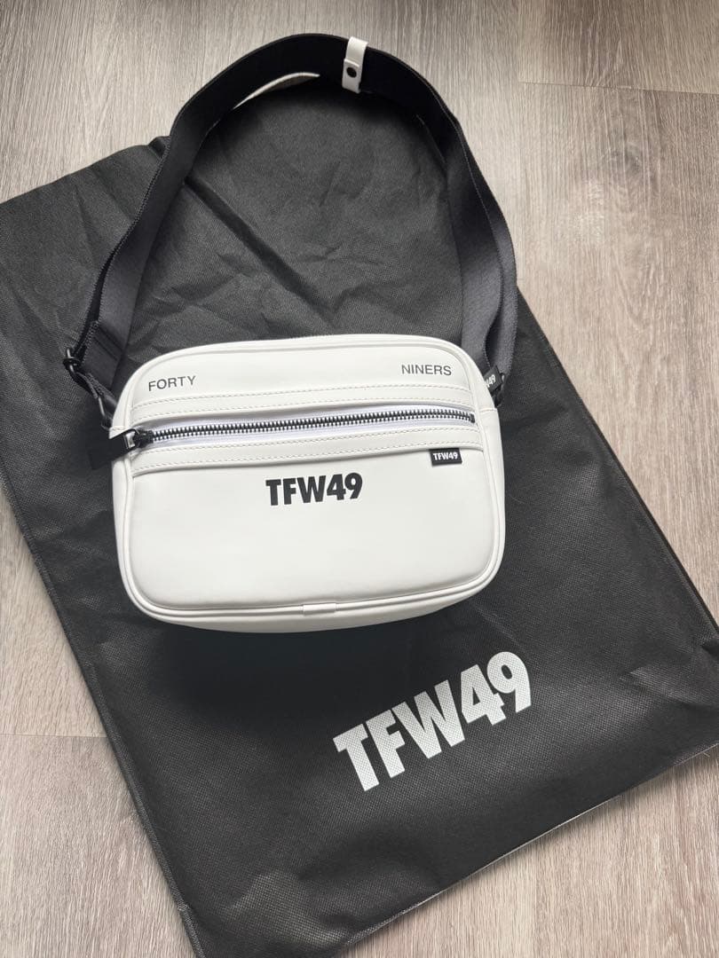 TFW49 レザーショルダーバッグ
