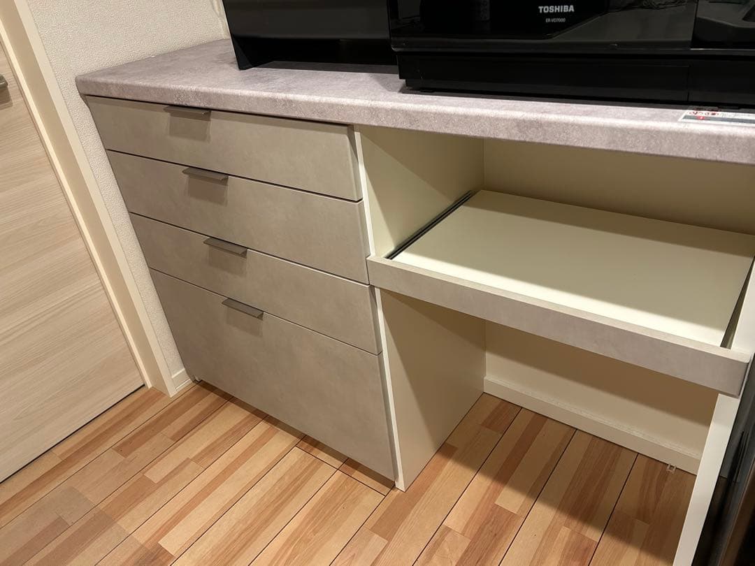 パモウナ　キッチンカウンター