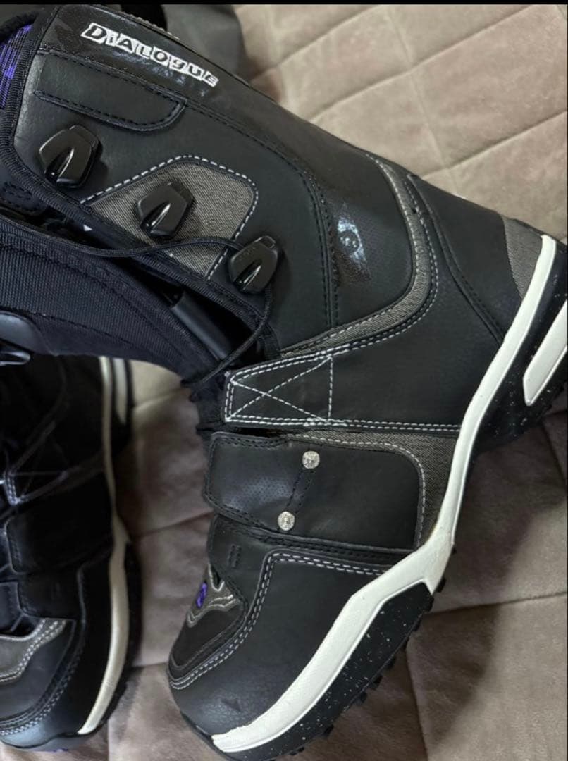 スノーボードブーツです。サイズは 26.0cm になります。