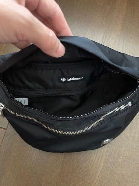 新品！ルルレモン　シティーアドベンチャー　ベルトバッグ