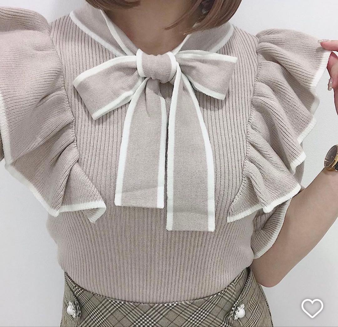 evelyn バイカラーリボンフリルニット ピンク - メルカリ