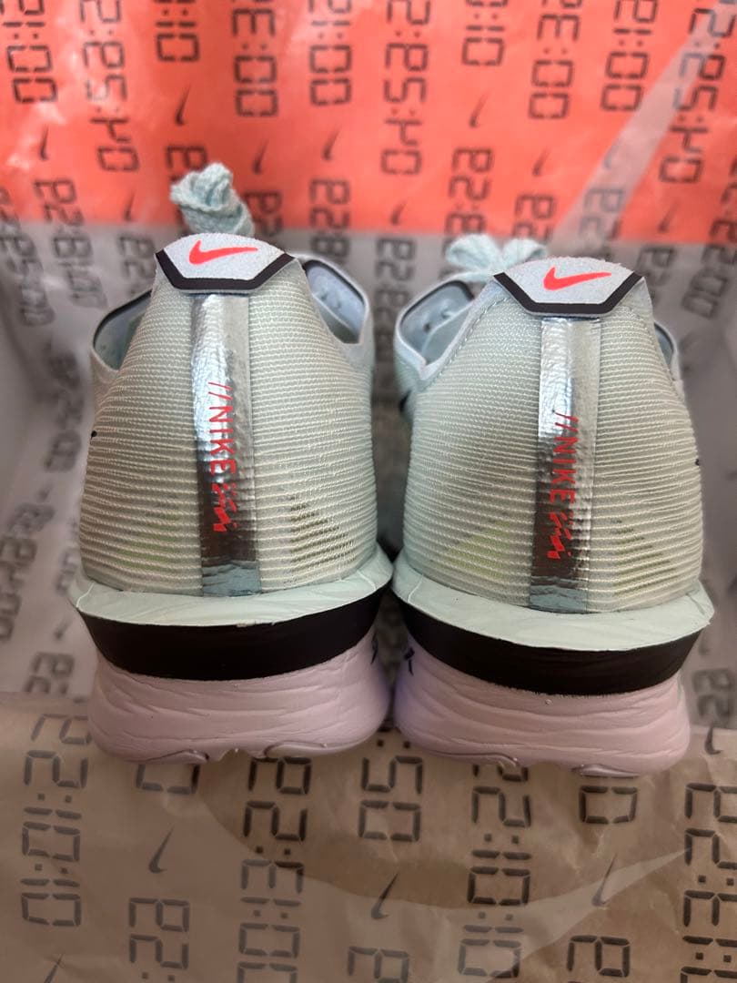 ナイキ ヴェイパーフライ 4 ウィメンズ ロード レーシングシューズ