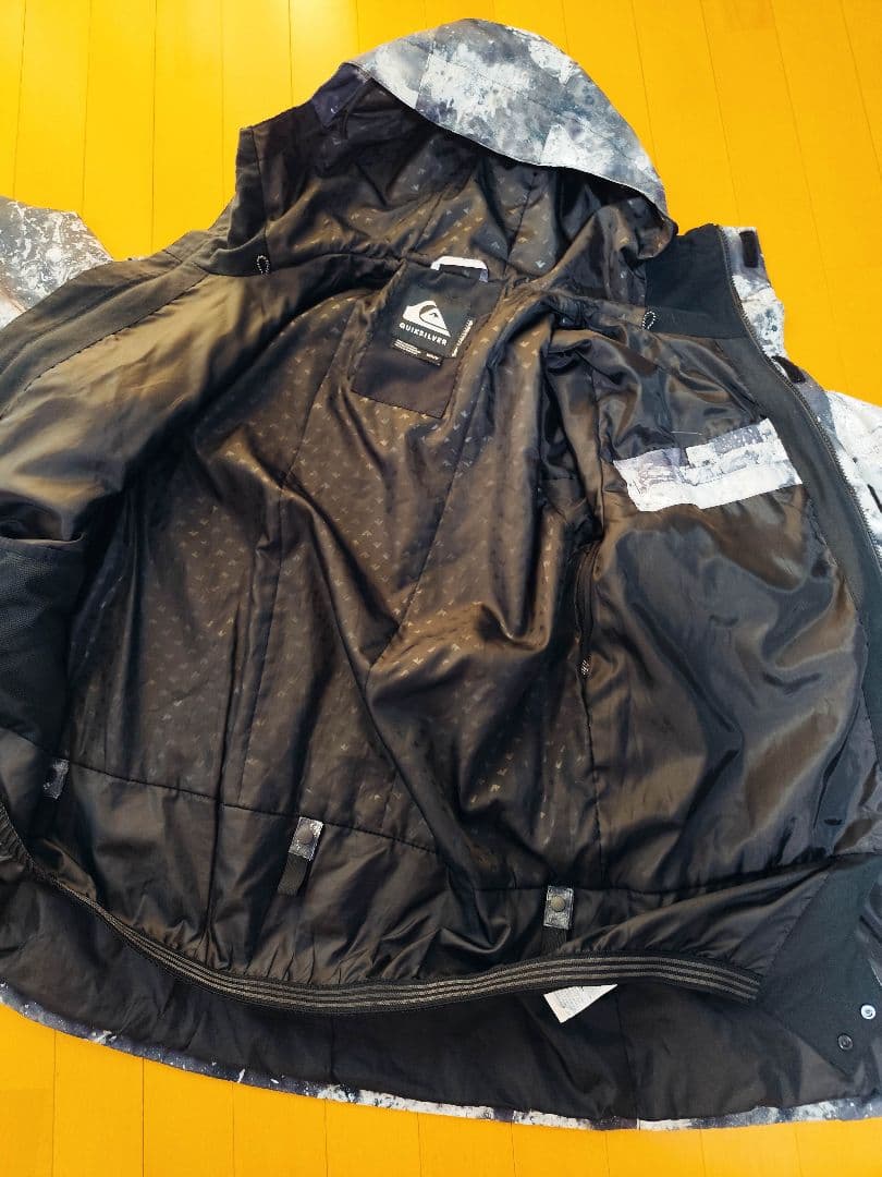 QUIKSILVER　スノーボードジャケット