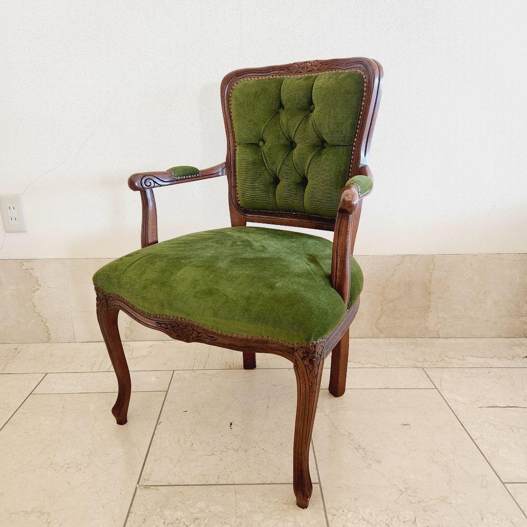 イギリス　アンティーク調　一人掛け　チェア　椅子　猫脚　木彫り　鋲　コーディロイ