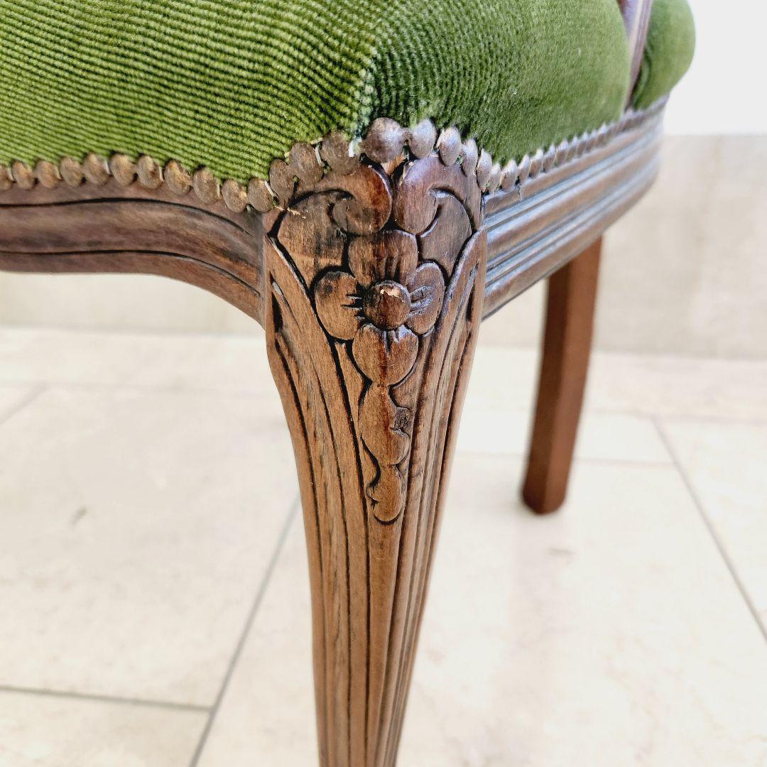 イギリス　アンティーク調　一人掛け　チェア　椅子　猫脚　木彫り　鋲　コーディロイ