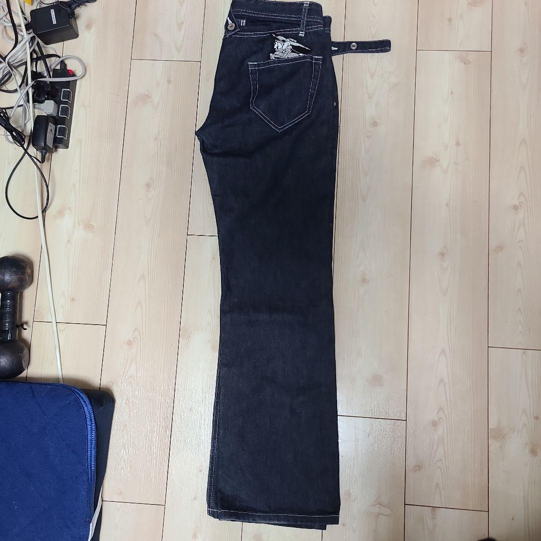 BURBERRYメンズストレートデニム　股上浅め