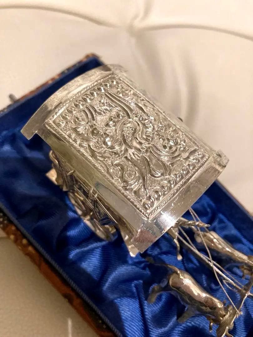 シルバー925 馬車　ガラスケース入り置き物