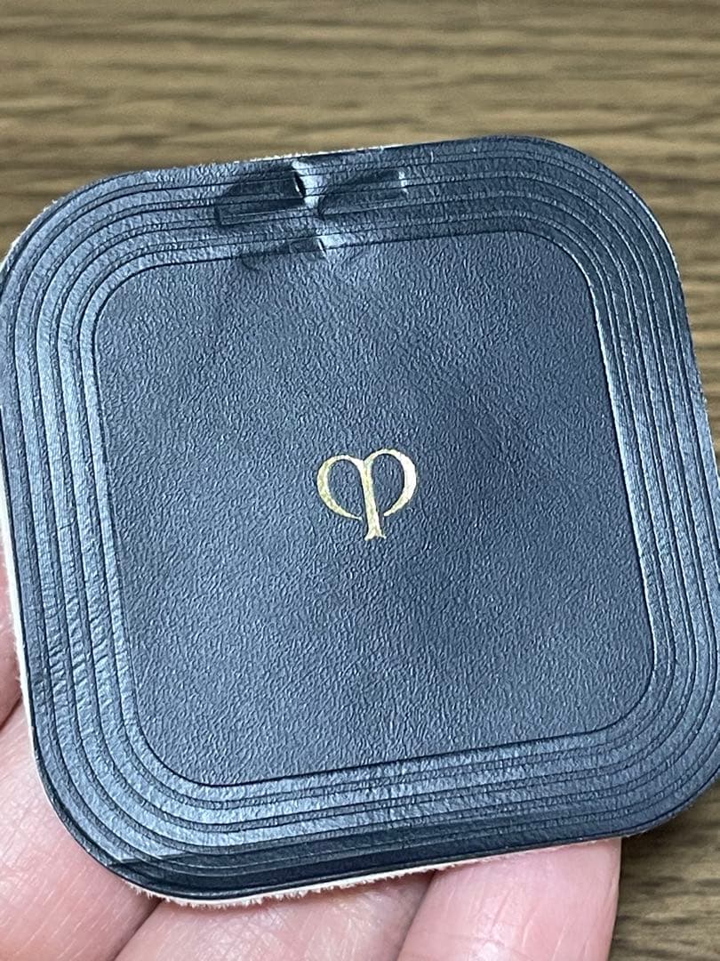 【美品】クレ・ド・ポー ボーテ　プードルコンパクトエサンシエルｎエレガントスリム