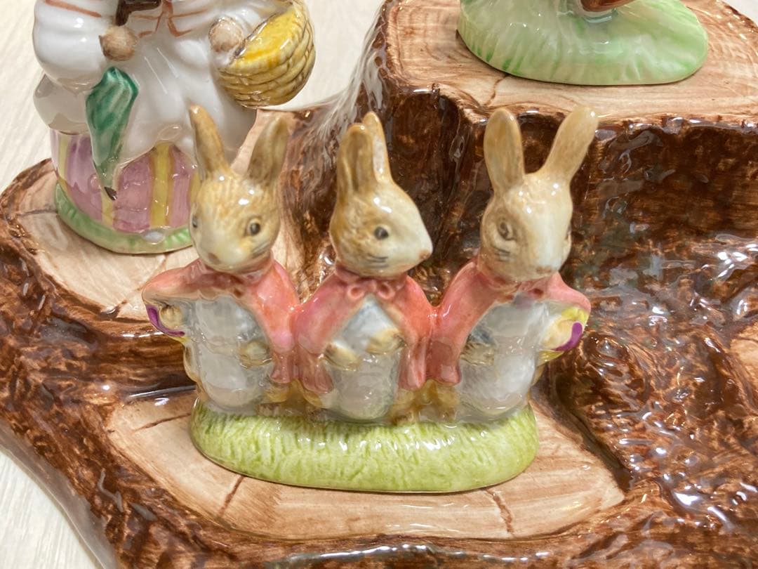 ロイヤルドルトン　ピーターラビット　フィギュリン