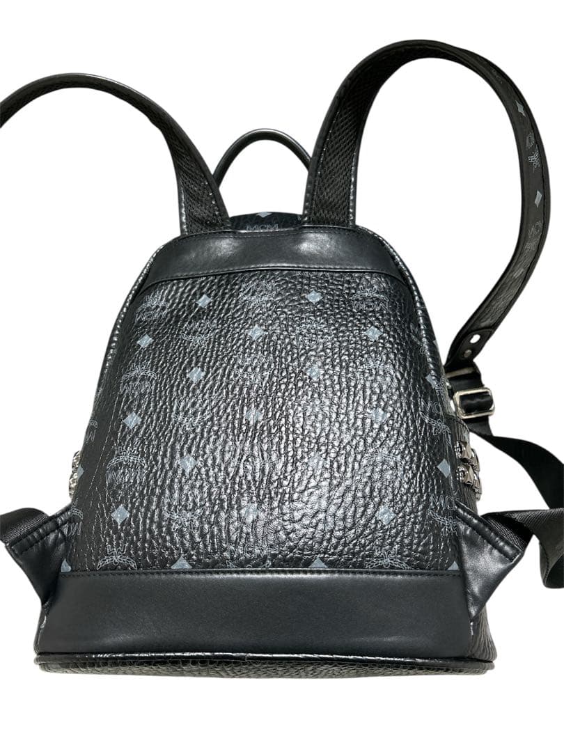 美品＊正規品MCM サイドスタッズ付き バックパック 総柄　黒