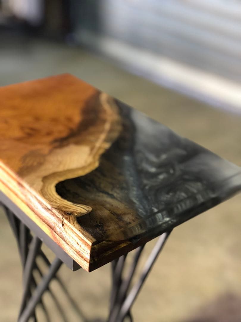 レジンサイドテーブル