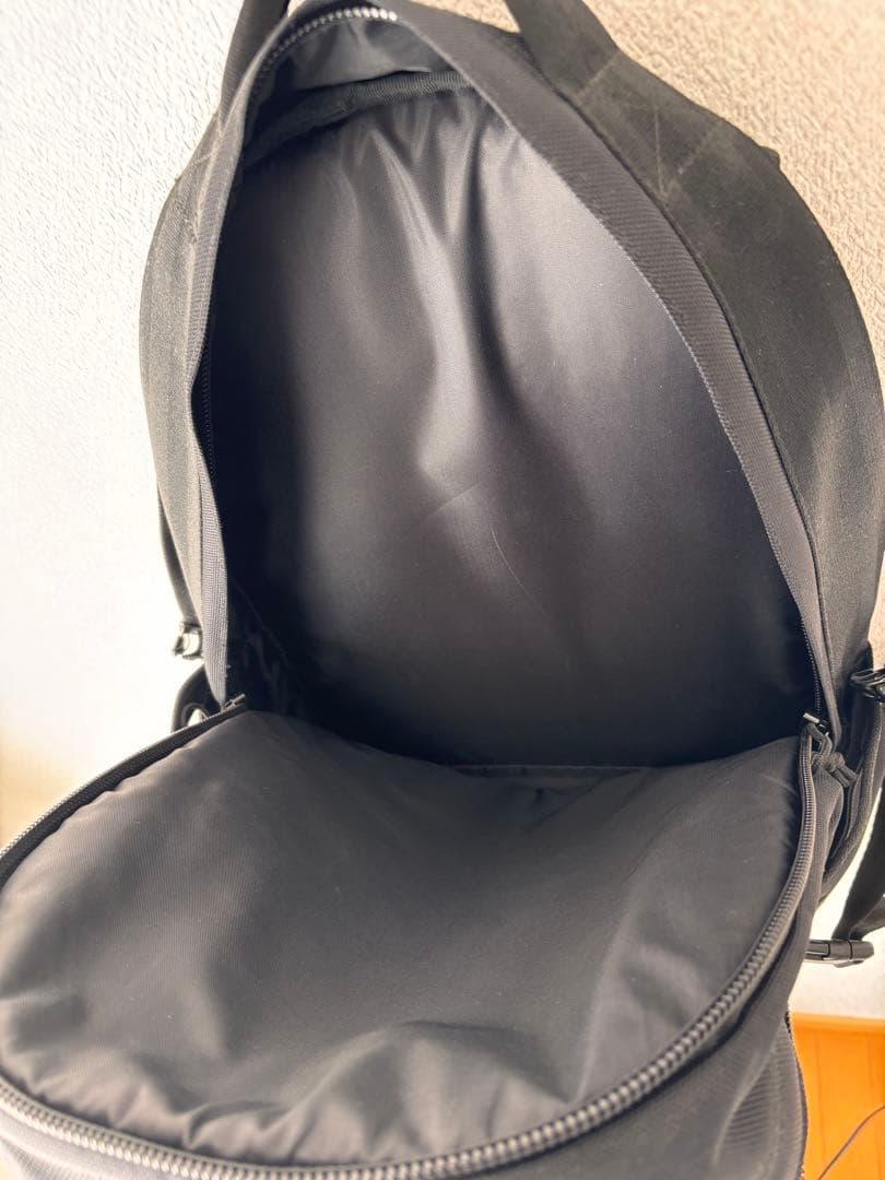 【超美品】NEW ERA キャリアパック 35L ブラック リュック