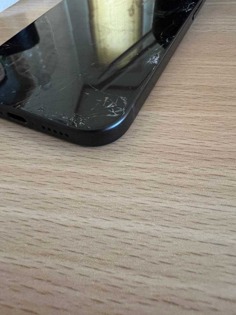 iPhone15 128GBブラック　画面割れジャンク