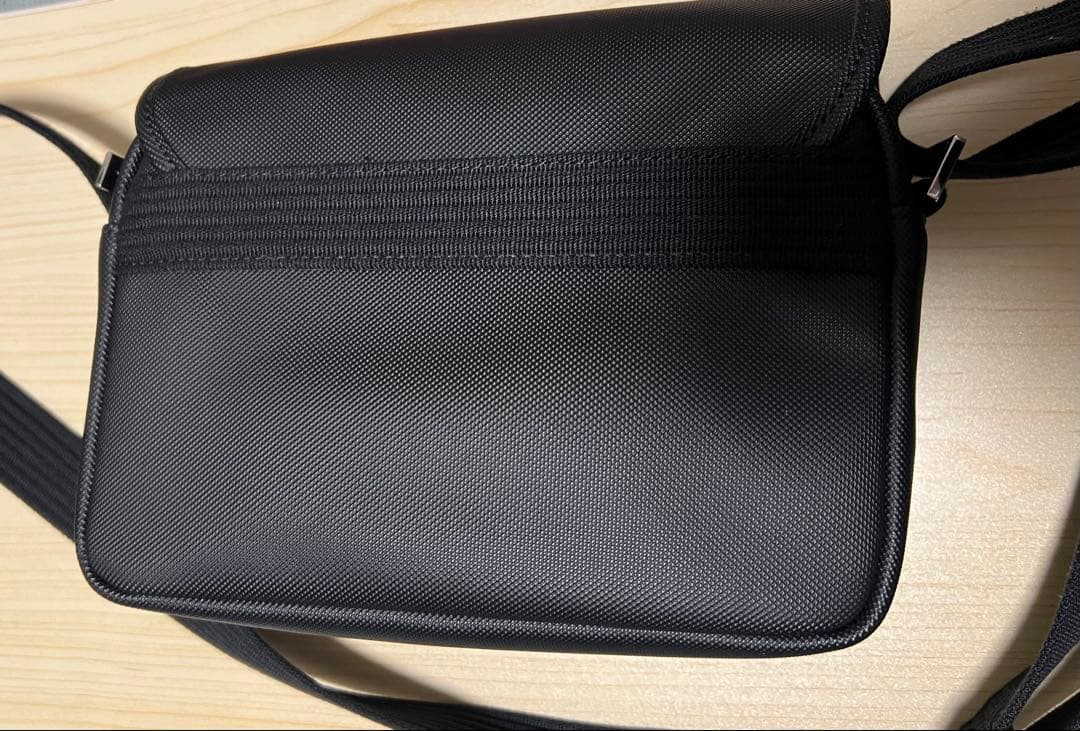 Lacoste ブラック ミニメッセンジャーバッグ