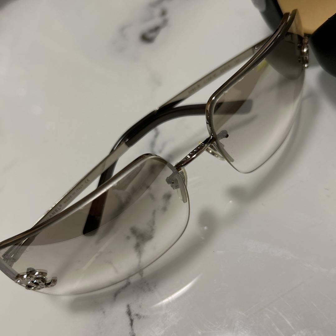 CHANEL メタルフレーム サングラス
