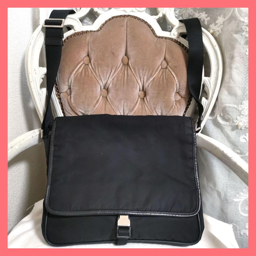 【良品】プラダPRADA黒 斜めがけショルダーバッグ カードあり!鑑定済!