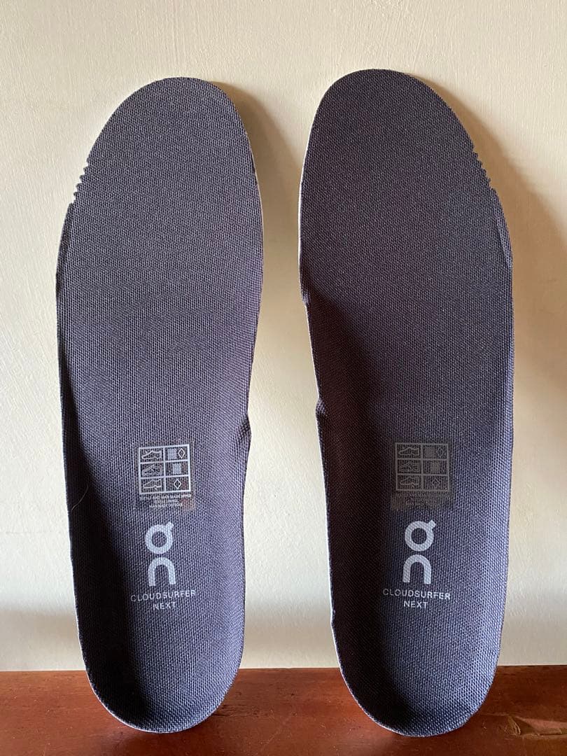 ONオン　Cloud Surfer Next 27.0㎝
