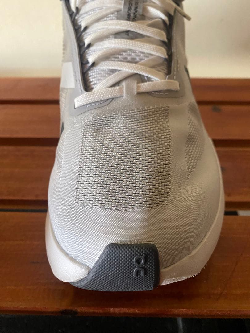 ONオン　Cloud Surfer Next 27.0㎝