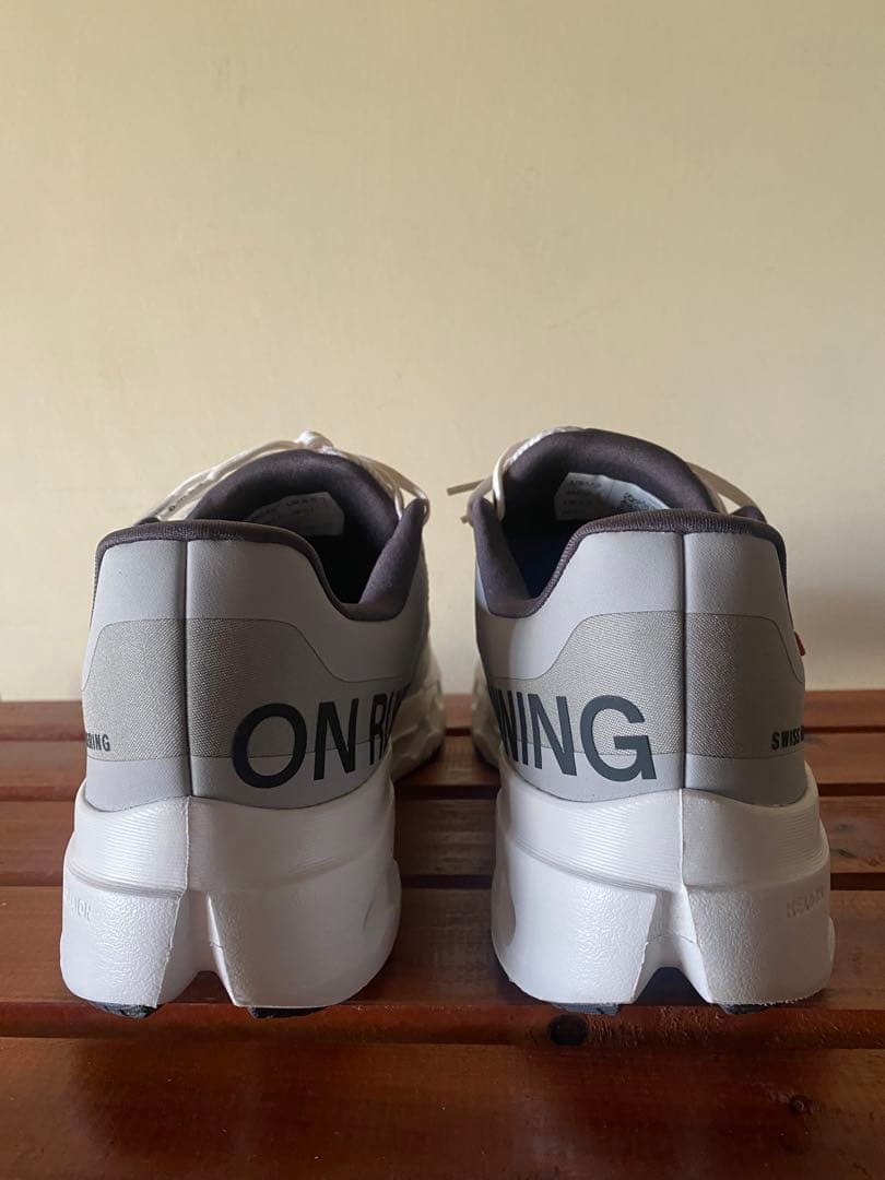 ONオン　Cloud Surfer Next 27.0㎝