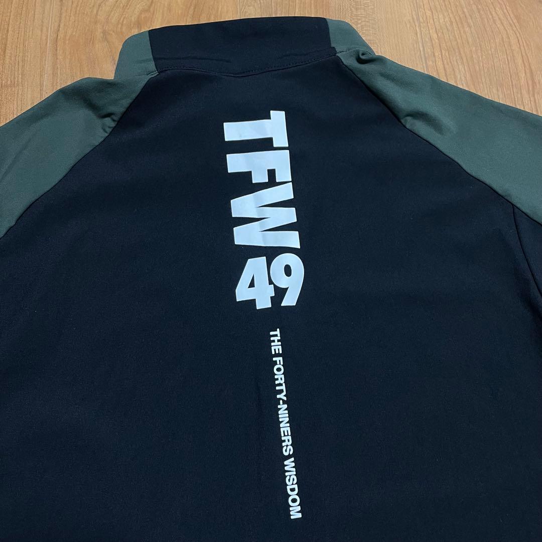 TFW49 ハーフジップ　モックネック　カーキ　ブラック　XL