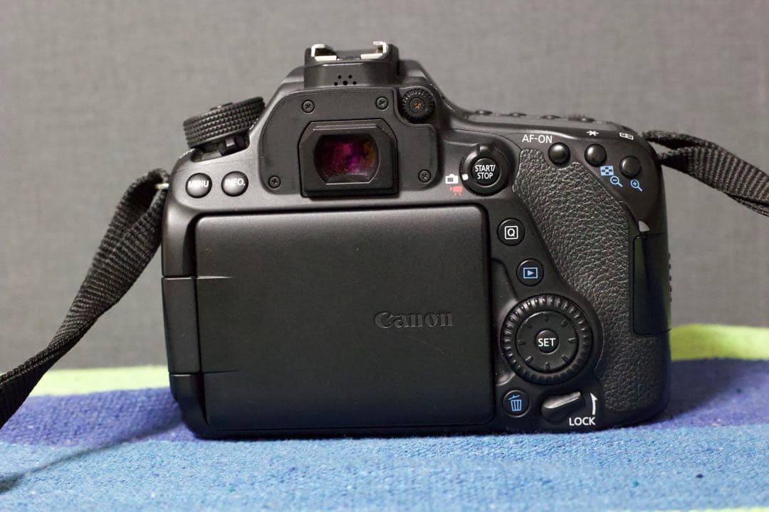 Canon EOS 80D デジタル一眼レフ レンズ付き