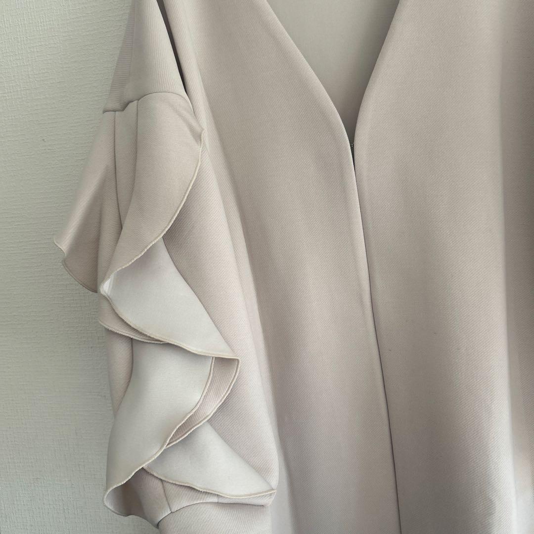 ヤマダヤ フェンネル　Vネックフリルスリーブコート