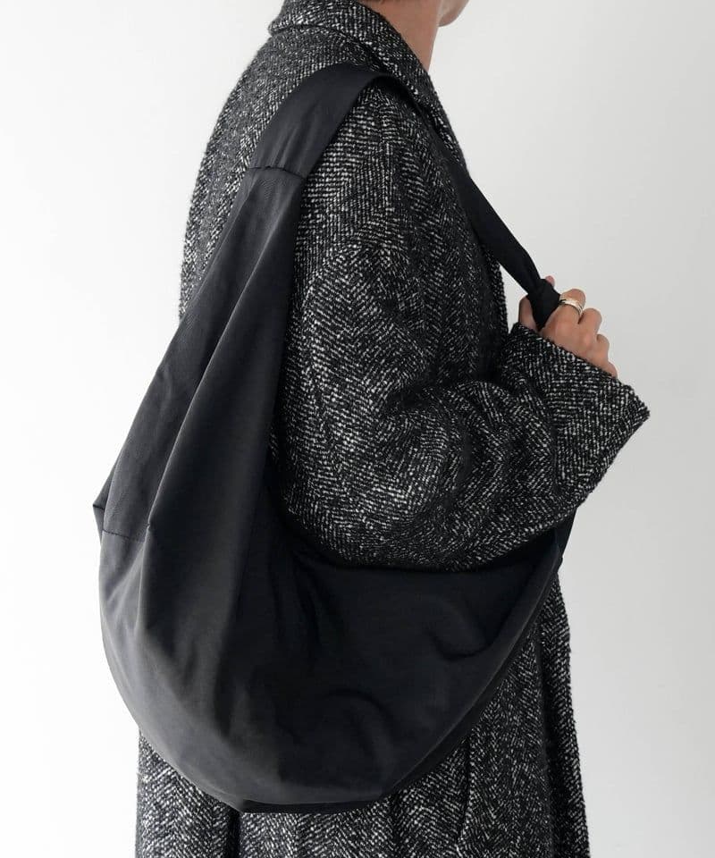 バッグ CTHY BIG HALF MOON SHOULDER BAG