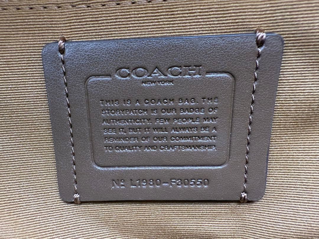 コーチ　ミディアム　チャーリー　バックパック　リュック　F30550