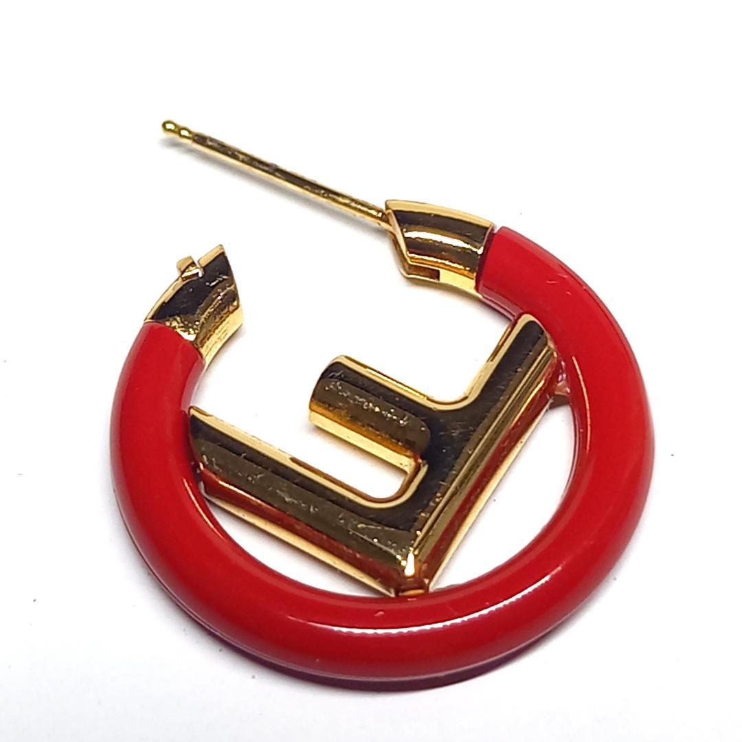 さとみ様フェンディ ピアス フープ ロゴ 赤 ゴールド 片耳 片方 エフイズ