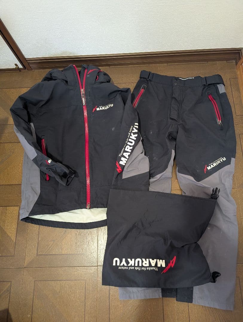 最終値下げ】マルキユー フィッシングスーツ(上下セット) マルキュー