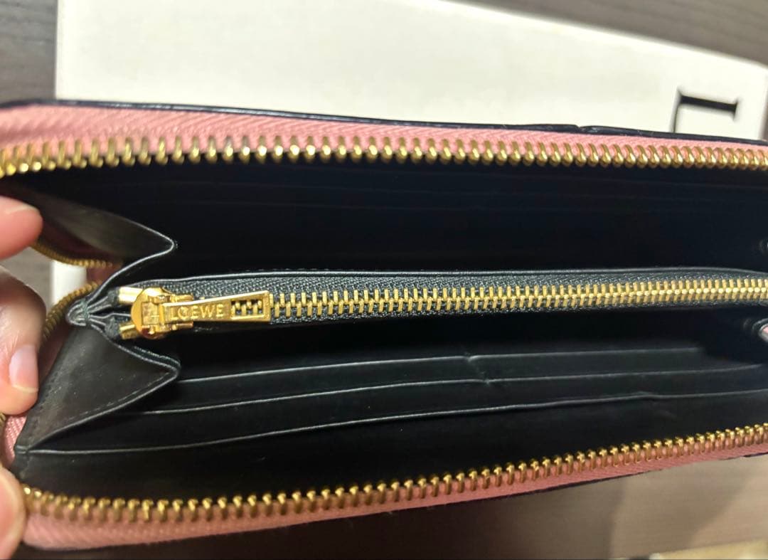 ロエベ LOEWE パズル 長財布 ラウンドファスナー パズル　レザー　ピンク