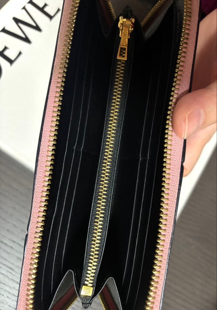 ロエベ LOEWE パズル 長財布 ラウンドファスナー パズル　レザー　ピンク