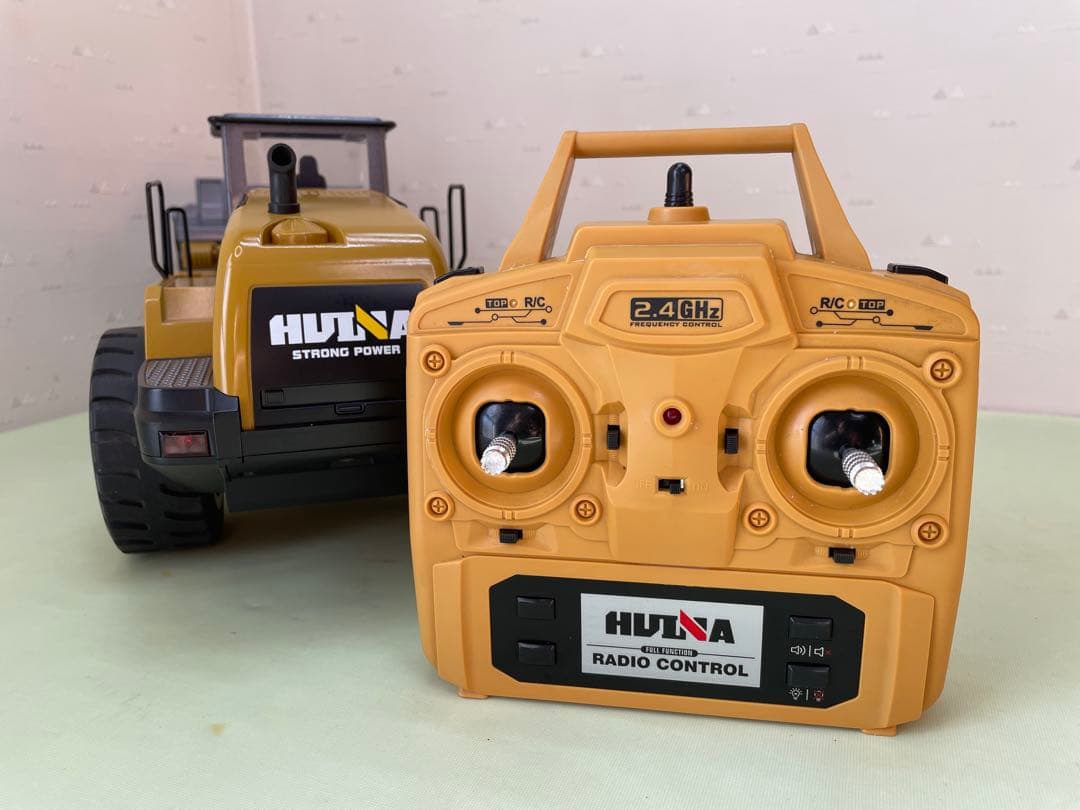 HUINA1583ホイールローダー リモコン付き