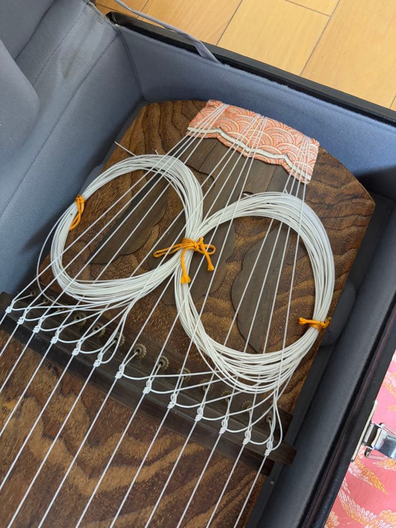 琴 綾杉彫り くり甲 演奏用 13弦 高級 ハードケース付き 箏 和