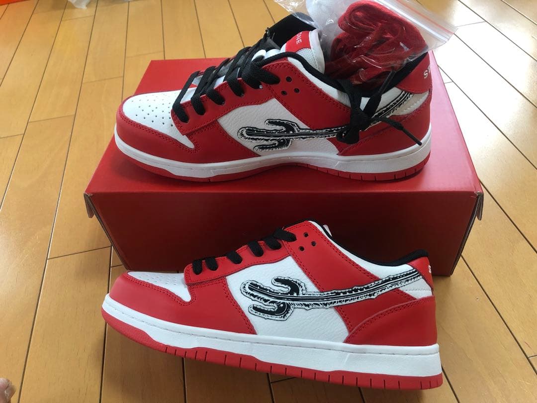 世界100足シリアルNo.入り dunk sb Chicago travis