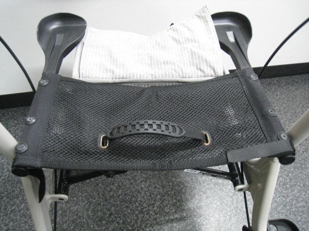 四輪 歩行車 ショッピングターン 安寿 アロン化成 送料無料 バッグ付き ②