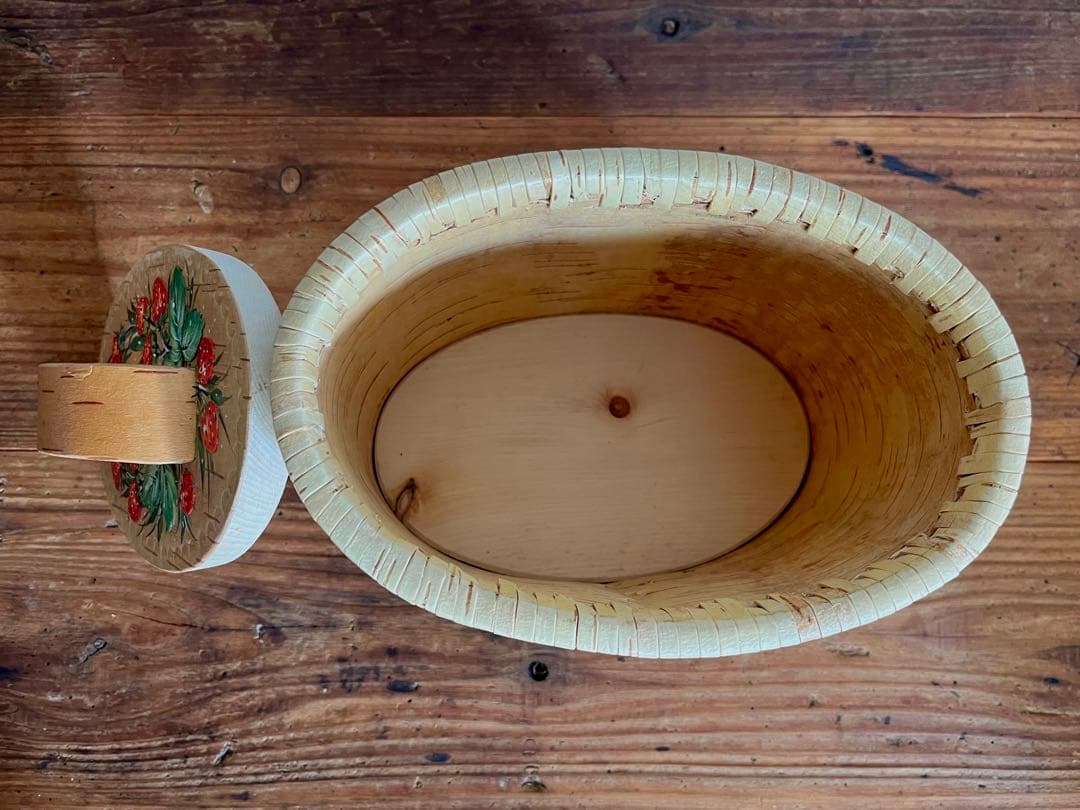 ロシア雑貨・白樺細工・ベレスタ・伝統工芸品・収納ボックス・ハンドペイントいちご