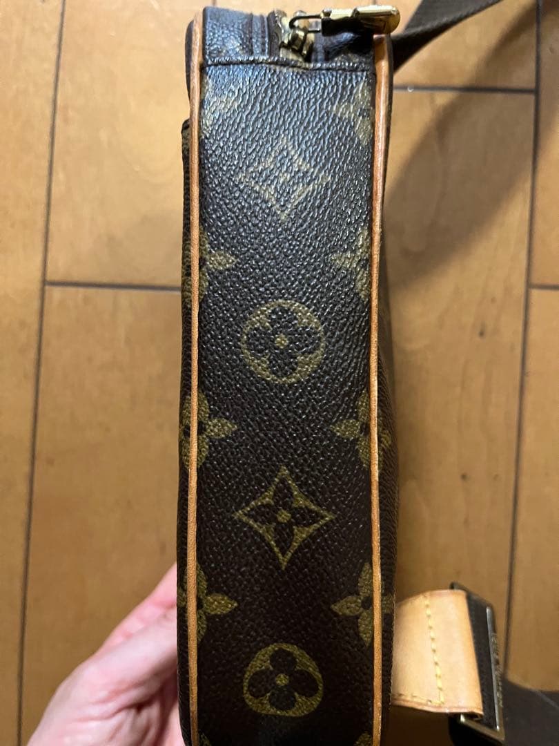 LOUIS VUITTON ルイヴィトン　ボディバック　美品